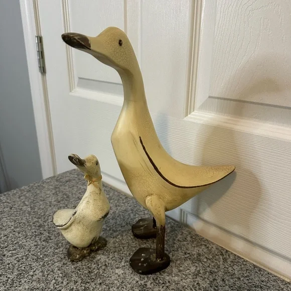 Duck family. Like new just on display - Picture 3 of 3